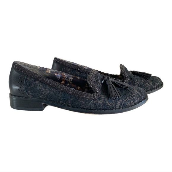 Seychelles Black lace style flat slip on loafers with tassels size 6 VGUC - Picture 3 of 8